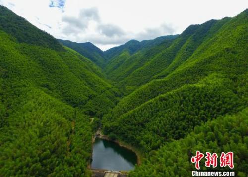  資料圖：2017年7月19日，航拍江西母親河——贛江源頭。
