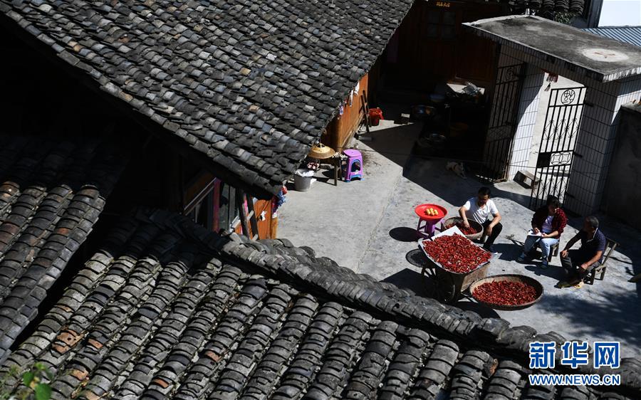 （新華全媒頭條·圖文互動(dòng)）（3）干部去哪兒了？——貴州干部大規(guī)模下沉脫貧攻堅(jiān)一線(xiàn)紀(jì)實(shí)